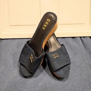 DKNY SLIP ON SANDALS SZ 10W